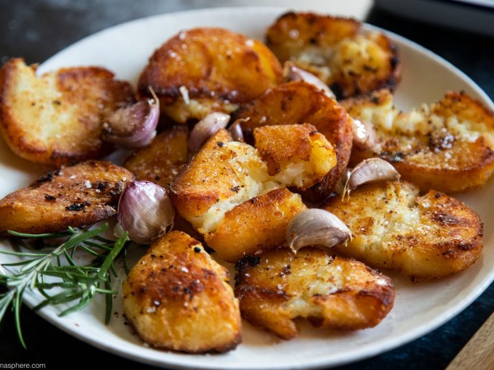 Easy recipe for smashed roast potatoes