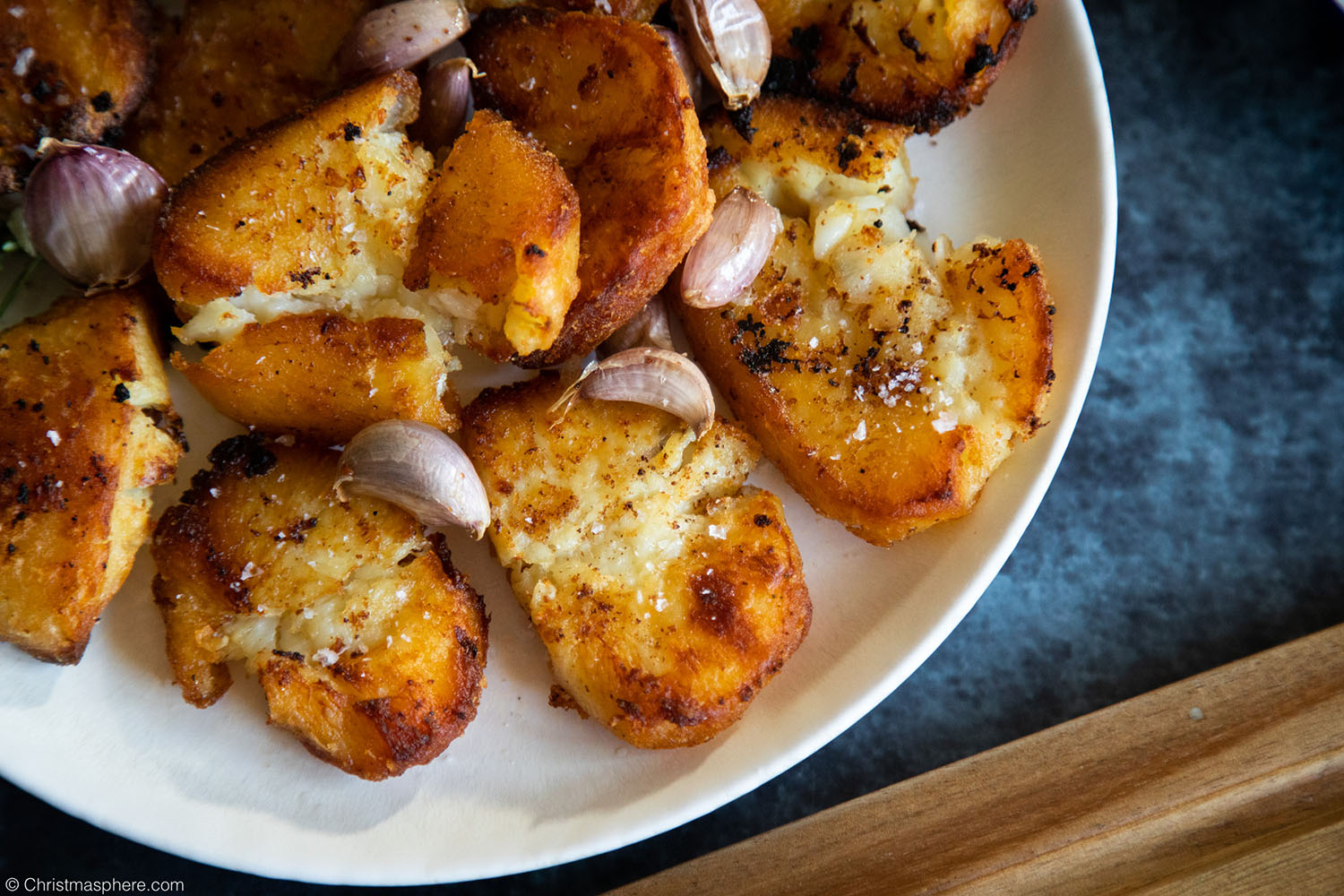 How to make garlic smashed roast potatoes